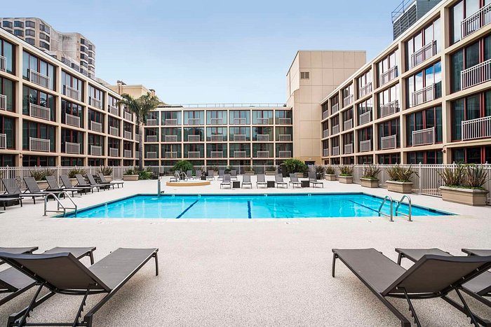 Hilton San Francisco Union Square pool